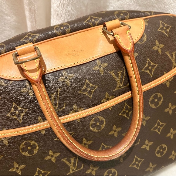 Louis Vuitton Monogram Deauville Handbag - Picture 9 of 16